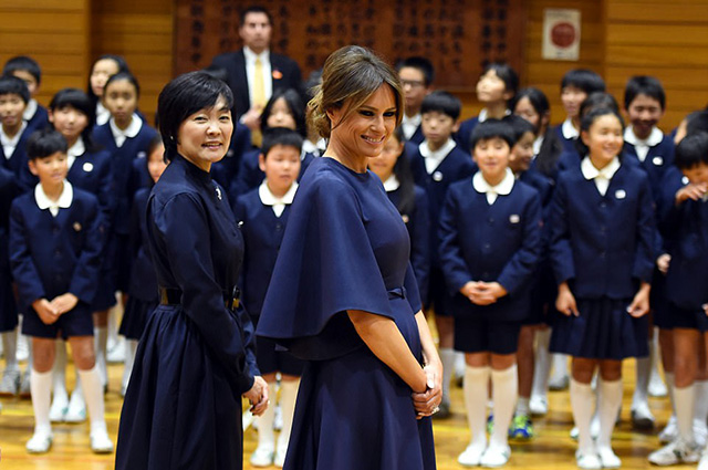 В восточном стиле: Мелания Трамп примерила на себя кимоно от Gucci