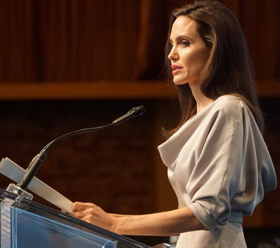 Анджелина Джоли на конференции ООН: ее образ покорил фанатов