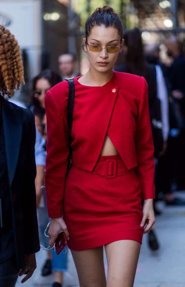Никто не носит красный эффектнее, чем Бэлла Хадид: 10 лучших образов