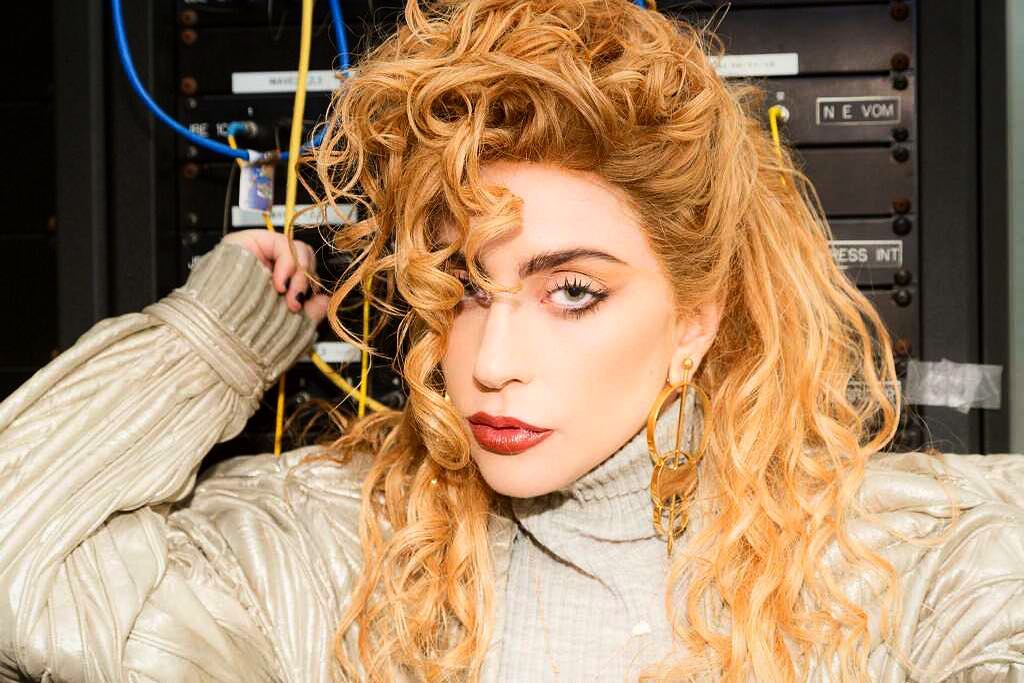 Леди Гага сменила имидж: новый цвет волос - удивил фанатов