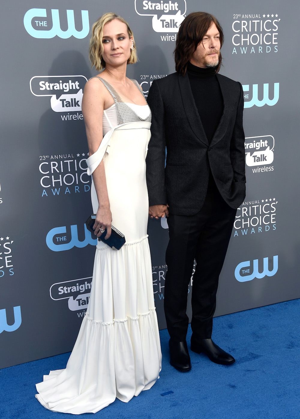 Вся в белом: А. Джоли блеснула эффектным нарядом на Critics' Choice Awards