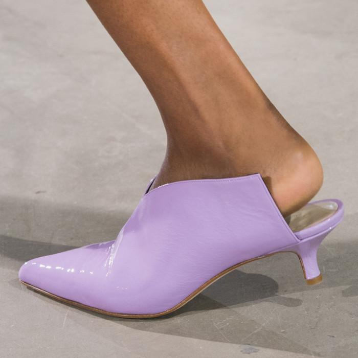 В стиле Ультрафиолет: ТОП-5 модных пар туфель с недели моды в Нью-Йорке