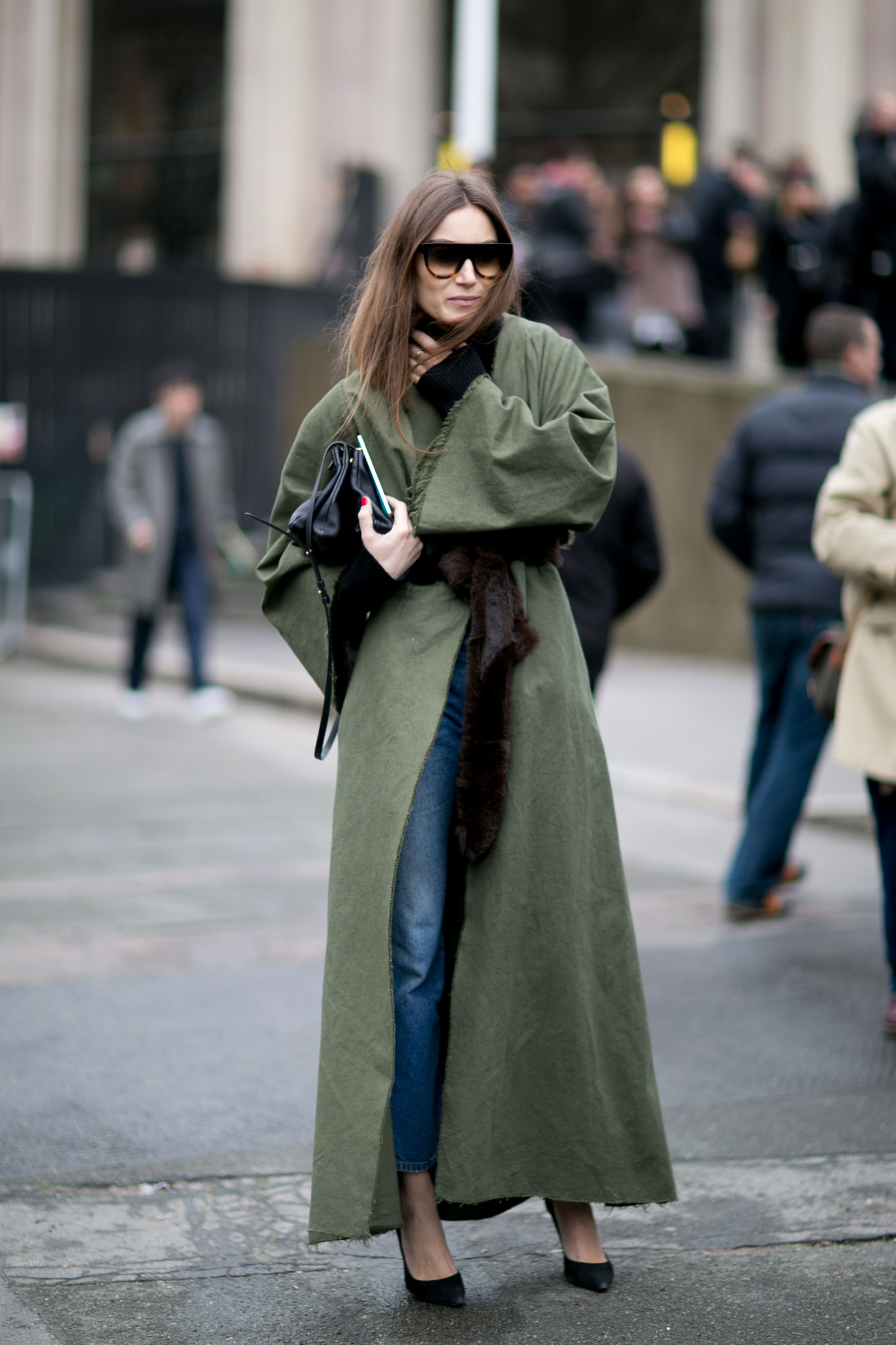 Шикарный темно-зеленый: 6 примеров, как носить самый модный цвет