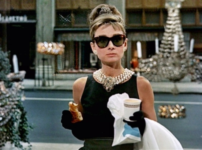 Одеться как Одри Хепберн: 8 вещей в стиле легендарной актрисы