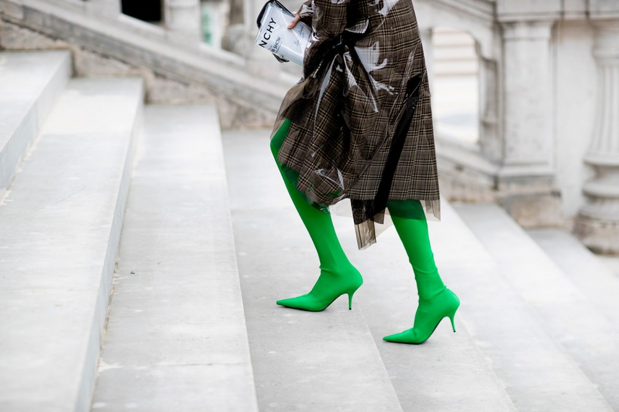 Зазеленело: 17 способов носить вещи в оттенках от салатового до изумрудного
