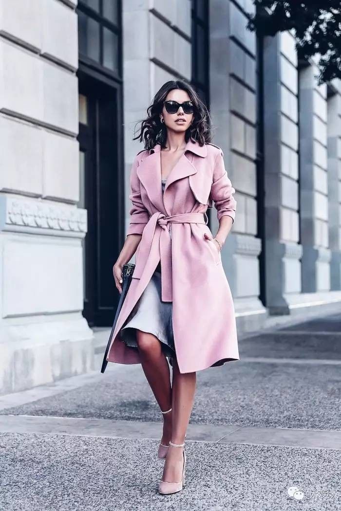 По стопам фэшн-блогеров: 7 образов в модном серо-розовом сочетании 