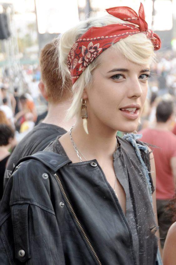 Шейный платок как оригинальный аксессуар для волос: 11 ярких образов