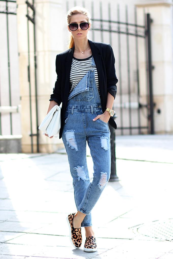 С чем носить джинсовый комбинезон: 9 безумно стильных примеров
