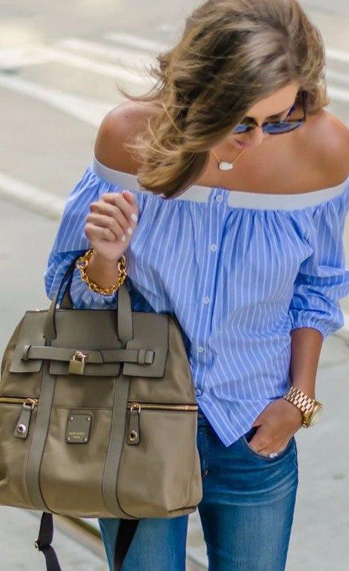 Любимица стилистов — блуза с открытыми плечами: 12 образов на каждый день 