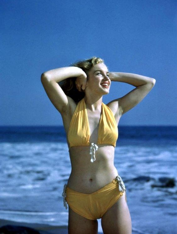 15 пляжных образов от культовых актрис XX века, которые актуальны даже сегодня