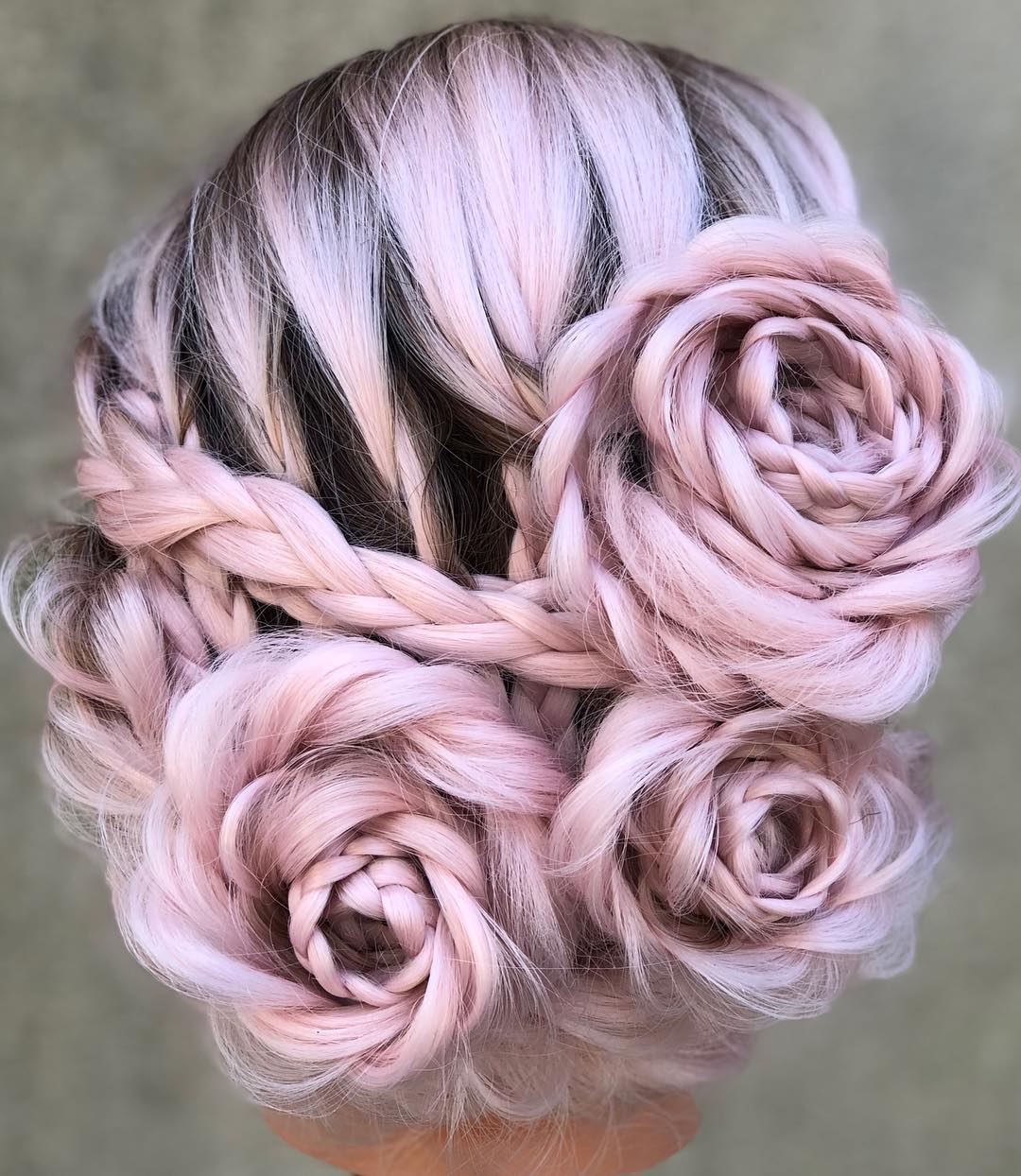 Роскошные розы из волос — самый женственный тренд этого сезона