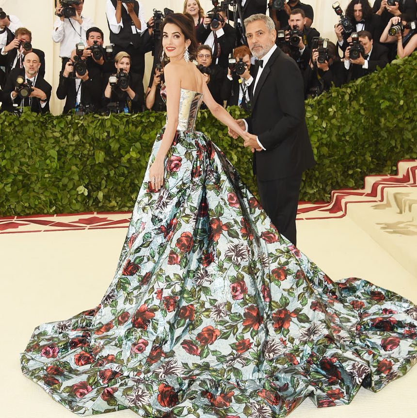 Настоящая королева бала — роскошный образ Амаль Клуни снова покорил всех