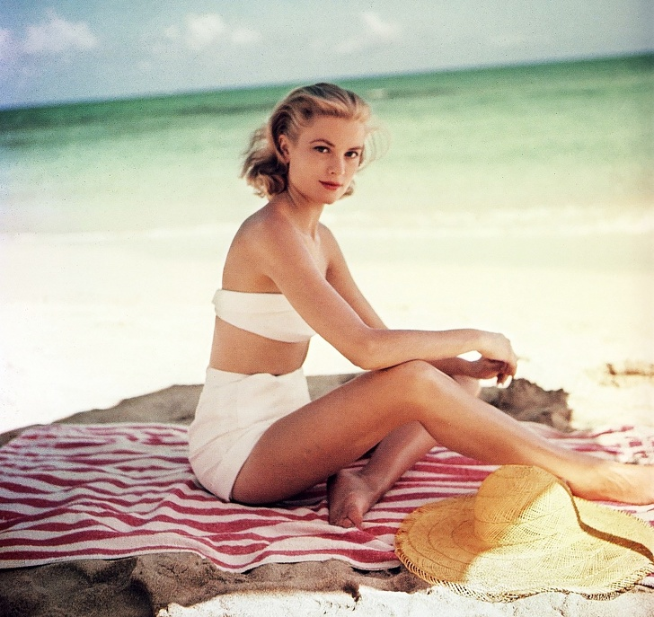 15 пляжных образов от культовых актрис XX века, которые актуальны даже сегодня