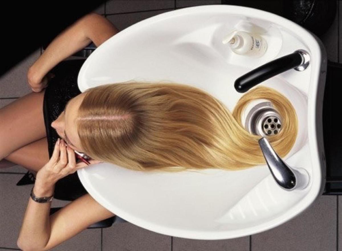 Гладкие и шелковистые: 7 трюков, чтобы сделать ваши волосы как из рекламы