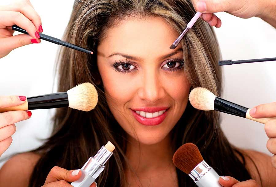 Как сделать яркий макияж и не стать похожей на провинциалку: 6 полезных советов