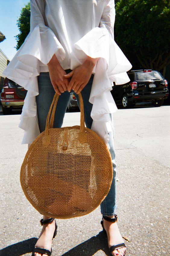 Хит сезона — плетеная сумка: 23 стильные модели для любого случая