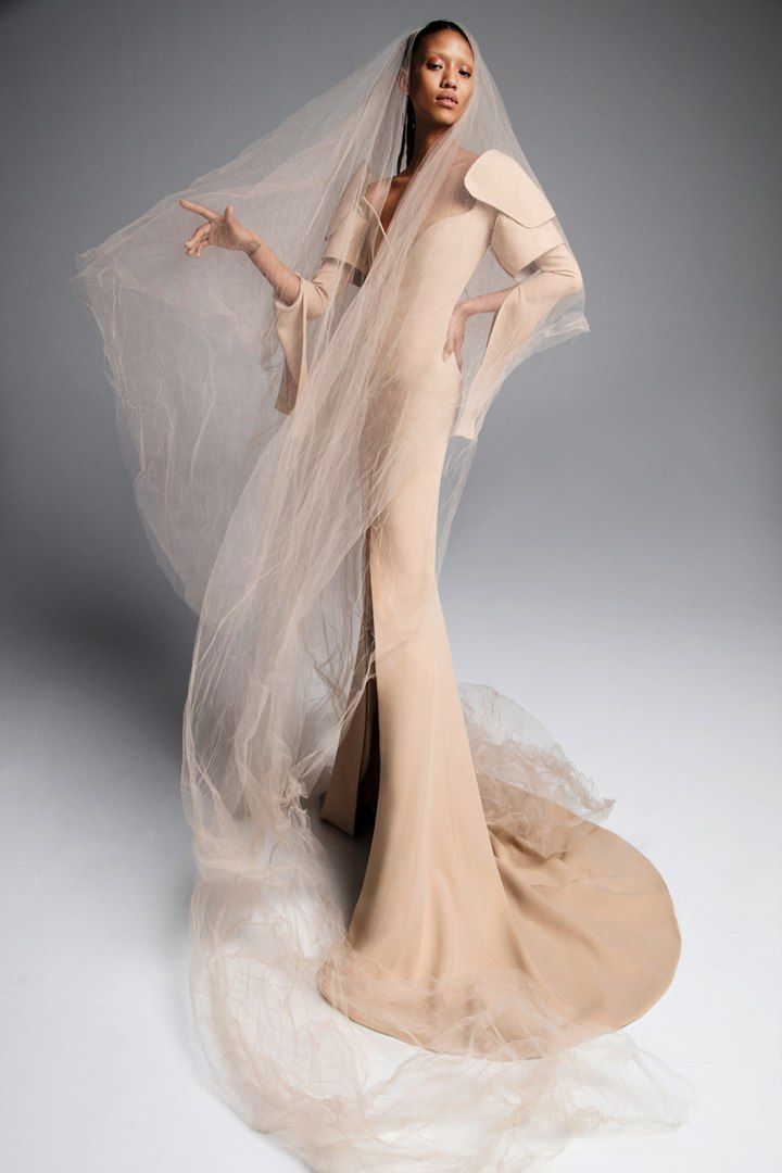 Белый — не панацея: 8 удивительных свадебных платьев от Vera Wang