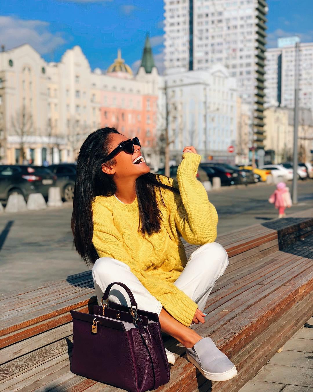 Если носить желтый цвет — то точно как Ирма: 5 сочных идей от модницы из России