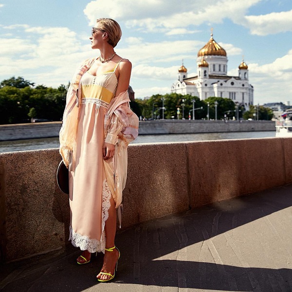 15 образов от самой стильной женщины России по версии HELLO — Тети Моти
