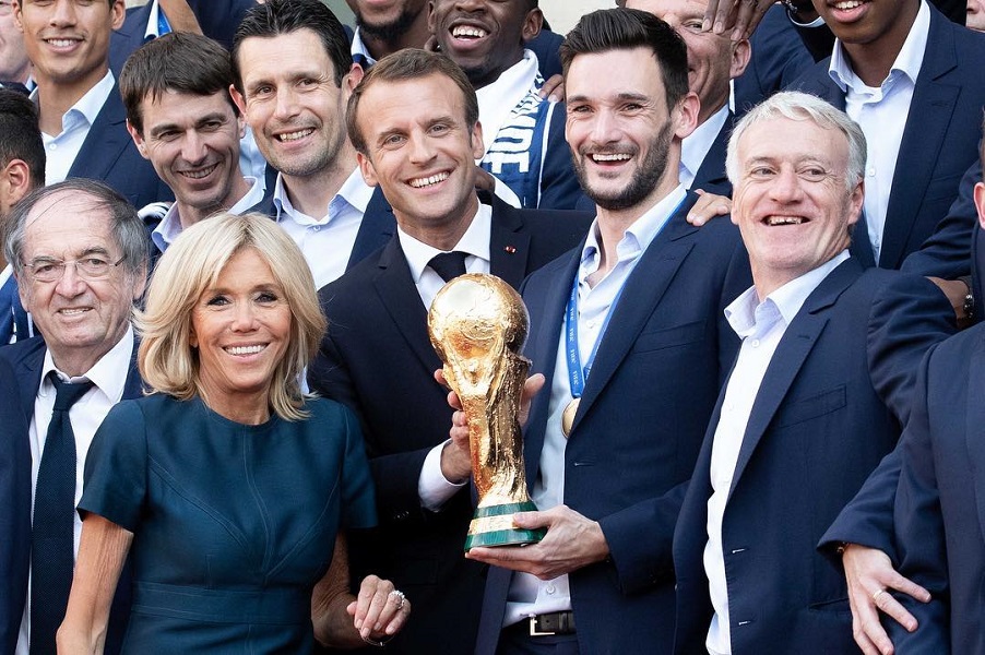 Снова в мини: Брижит Макрон ярко поздравила сборную Франции с победой
