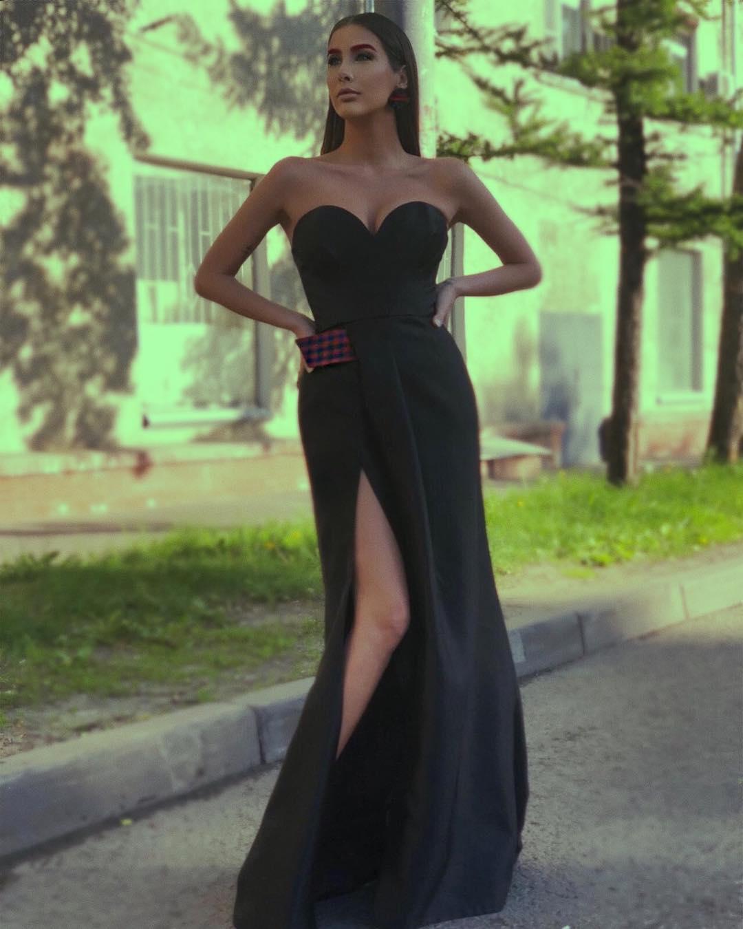 Кети Топурия показала роскошную фигуру в откровенном платье KETIONE