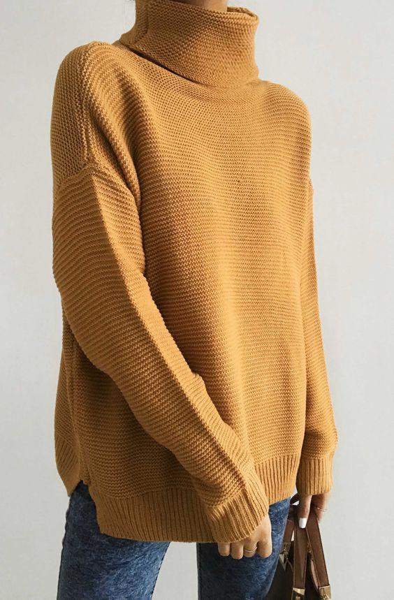 8 уютных образов с трендом этой осени — горчичным свитером