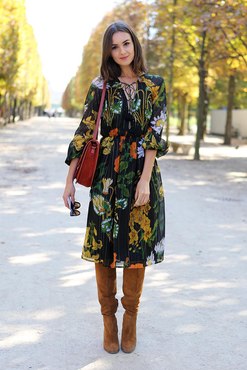9 стильных примеров, как носить легкие платья осенью и не выглядеть безвкусно