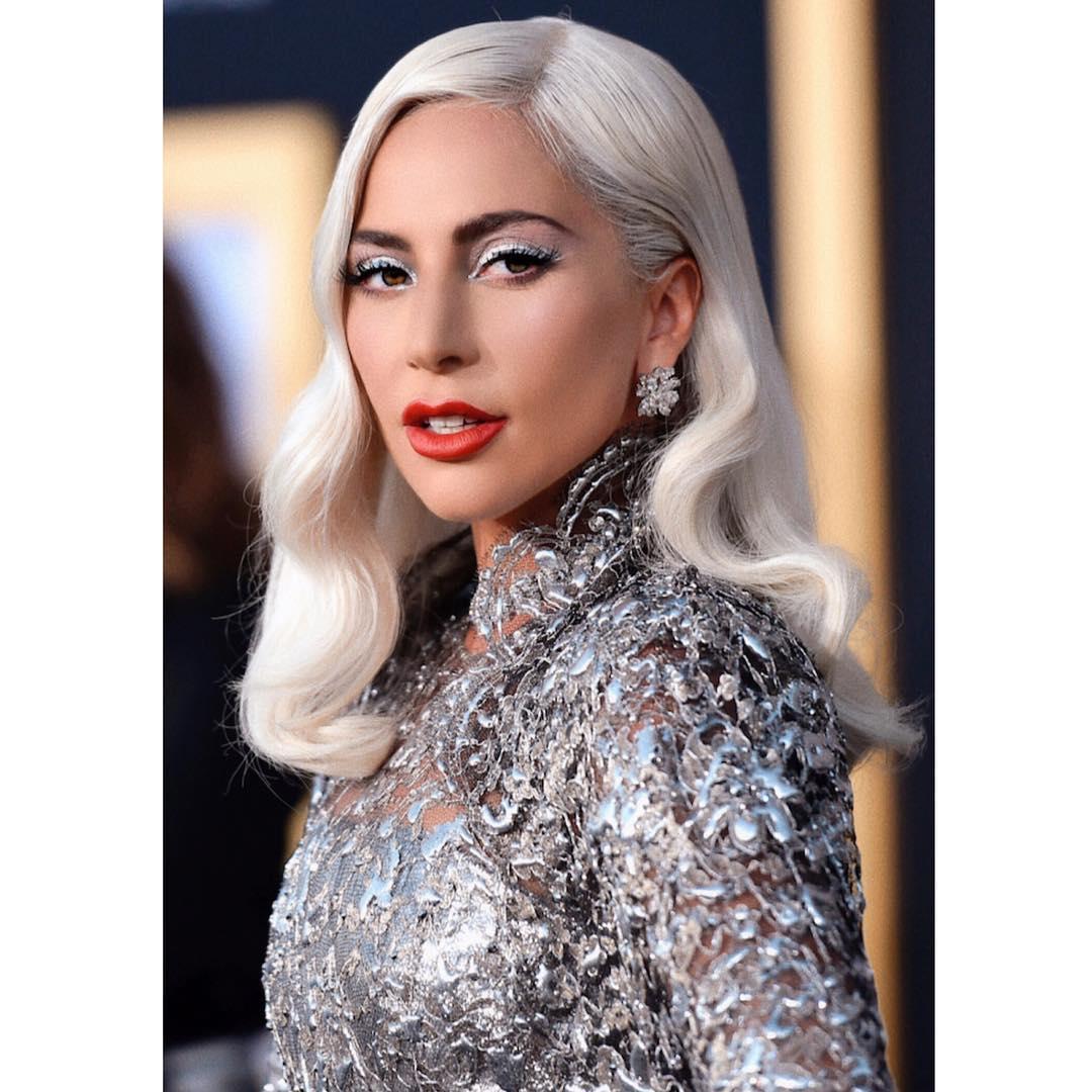 Спорно, но эффектно: Леди Гага снова покорила всех образом Снежной королевы