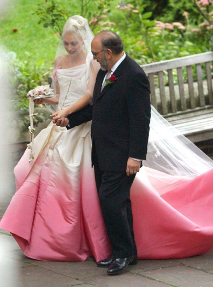 В чем выходят замуж звезды: 10 шикарных платьев, которые будут вспоминать еще долго